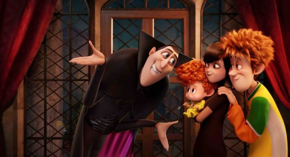 Dracula（Adam Sandler），Dennis（Asher Blinkoff），Mavis（Selena Gomez）和Jonathan（Andy Samberg）在哥伦比亚图片和Sony Pictures Animation's Transylvania 2。